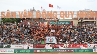 Sân Quy Nhơn đón 14.000 khán giả, cao nhất vòng 11 V-League 2022. ẢNH: DŨNG PHƯƠNG