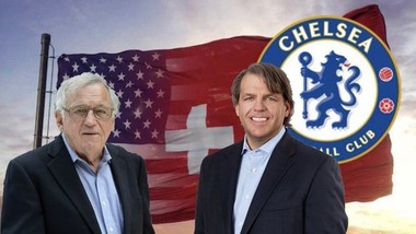 Todd Boehly (phải) và Hansjorg Wyss đứng đầu liên doanh mua lại Chelsea.