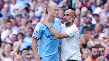 Erling Haaland không thể hạnh phúc hơn khi được một HLV như Pep Guardiola xem như “báu vật”. Ảnh: Getty Images