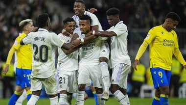 Real Madrid chấm dứt chuỗi 2 trận không thắng ở La Liga khi vượt qua đội khách Cadiz.