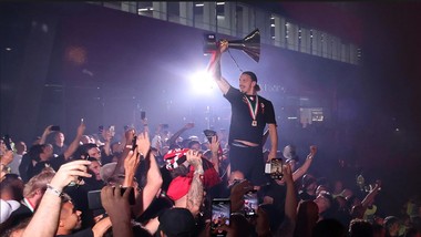 Ibrahimovic giúp AC Milan đăng quang Serie A sau 11 năm