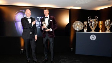 Lewandowski giành chiến thắng tại giải The Best. Ảnh: Getty