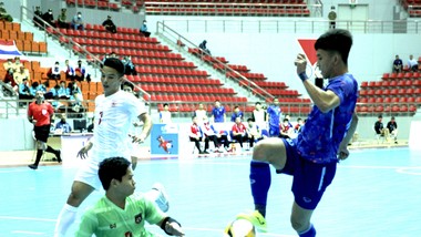 Thái Lan thắng khít khao 2-1 trước Myanmar 