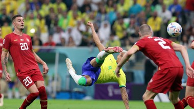 Brazil có màn khởi đầu ấn tượng trước Serbia