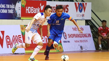 Châu Đoàn Phát (Thái Sơn Nam) và Khổng Đình Hùng (Sahako) là những ứng viên tiềm năng cho tốp 3 Quả bóng vàng futsal Việt Nam 2022. ẢNH: ANH TRẦN