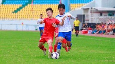 Thừa Thiên - Huế và Vĩnh Phúc chia điểm ở trận ra quân môn bóng đá nam Đại hội Thể thao toàn quốc 2022. ẢNH: KIM PHỤNG