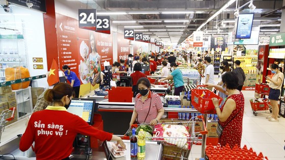 Siêu thị VinMart sẵn sàn phục vụ cho khách hàng