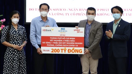 HCMC receives one million Covid-19 antigen rapid test kits