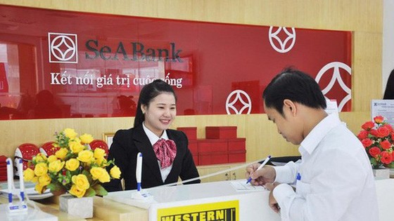 SeABank tặng quà khách hàng nhân Ngày Phụ nữ 8-3