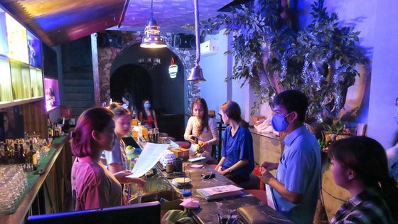 TP.HCM cho phép hoạt động trở lại quán bar, karaoke, vũ trường