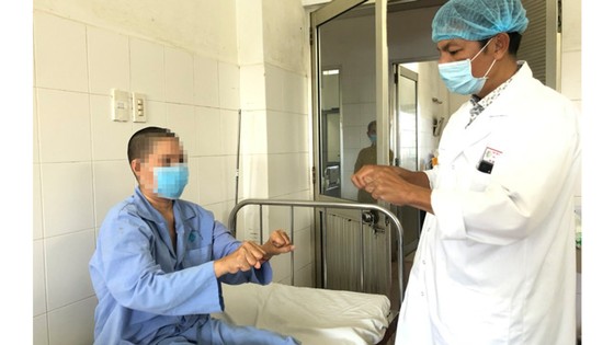 Bệnh nhân tỉnh táo sau khi phẫu thuật thành công