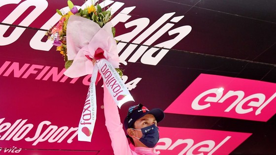 Cuộc chiến áo hồng còn rất dài với Egan Bernal