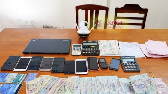 The online gambling ring is broken with allegedly transacted bets worth more than VND150 billion. (Photo: SGGP)