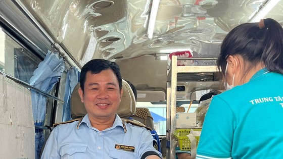Công chức quản lý thị trường TPHCM hiến máu nhân đạo
