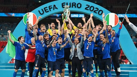 Tuyển Italy trở lại ngôi số 1 châu Âu sau 53 năm.