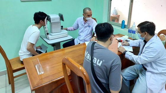 Cận thị, xăm mình vẫn thực hiện nghĩa vụ quân sự