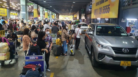 Tăng cường “dẹp loạn taxi” tại sân bay Tân Sơn Nhất
