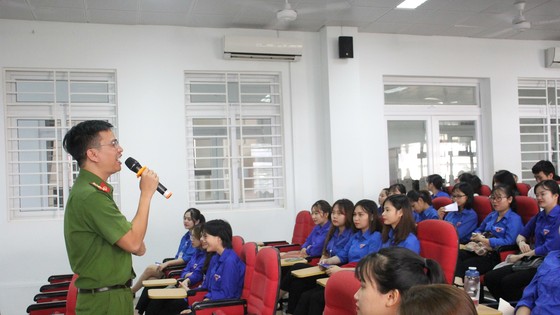 Thành Đoàn Đà Nẵng tuyên truyền gần 200 sinh viên tại các trường đại học, cao đẳng