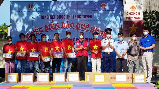 Kiên Giang tổ chức chương trình “Cảnh sát biển đồng hành với ngư dân”