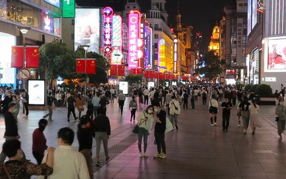 圖為中國上海南京路步行街一瞥。(圖源:互聯網)