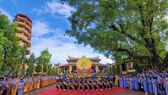 A grand ceremony marking the 2566th birth anniversary of Lord Buddha is held at Tu Dam Pagoda in Hue City .