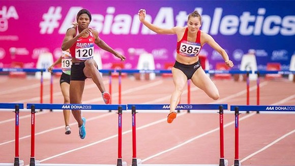 Quách Thị Lan (phải) tự tin khi tham dự cự ly 400m rào nữ ở Olymic Tokyo 2020. Ảnh: DŨNG PHƯƠNG