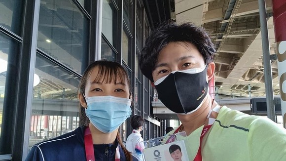 Chuyên gia Kim Kil-tae và võ sĩ Trương Thị Kim Tuyền. Ảnh: T.S