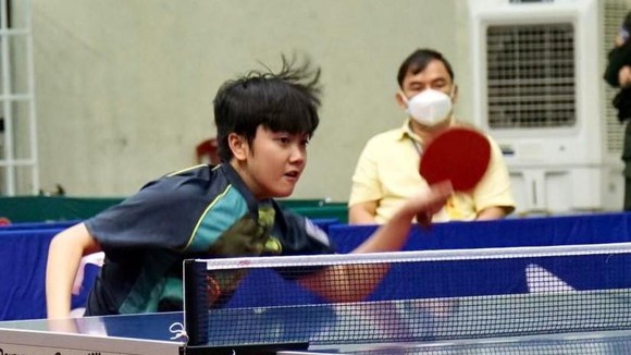 Tay vợt 17 tuổi Trần Mai Ngọc bất ngờ vượt qua nhiều đàn chị để giành HCV đơn nữ.
