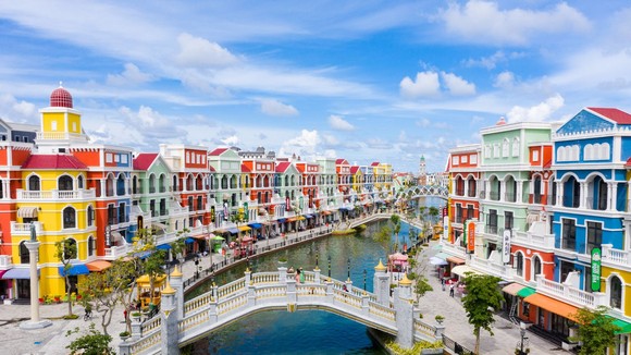 Phú Quốc lùi thời gian đón chuyến bay chở khách quốc tế đầu tiên sau Covid-19 sang tháng 11-2021 khi số ca nhiễm tăng nhanh.