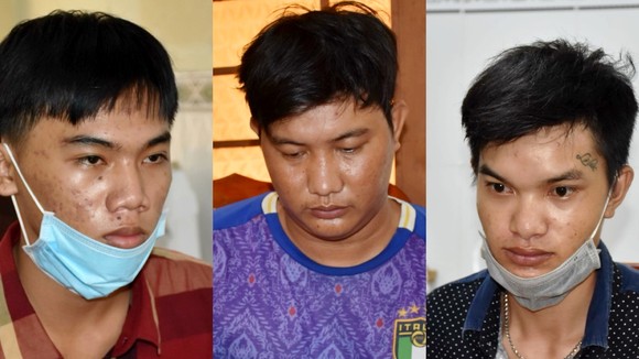 Đối tượng Học, Thạnh, Cảnh (từ trái qua) tại cơ quan công an. Ảnh: TRỌNG NGUYỄN
