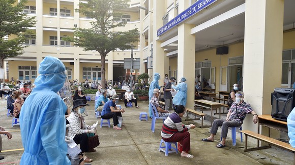 Tiêm vaccine phòng Covid-19 cho người dân