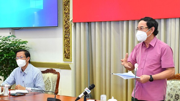 Bí thư Thành ủy TPHCM Nguyễn Văn Nên phát biểu trong buổi gặp gỡ các chuyên gia. Ảnh: VIỆT DŨNG