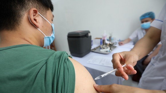 Tiêm thử nghiệm lâm sàng giai đoạn 3 vaccine Covid-19 Nano Covax cho người tình nguyện