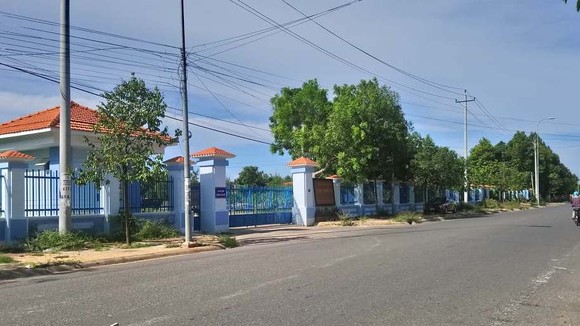 Trường Chính trị tỉnh Bình Thuận mở lớp học tập trung đông người giữa tình hình dịch Covid-19 đang phức tạp.