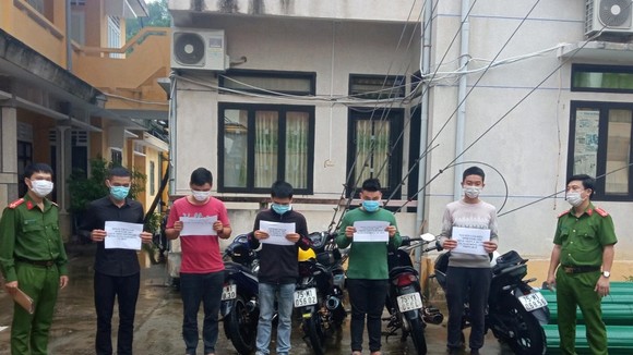 Các đối tượng bị bắt tại cơ quan công an