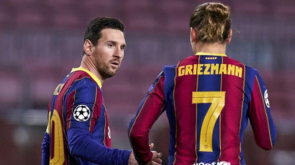 Barcelona vẫn dẫn đầu danh thu dù trải qua mùa giải trắng tay.