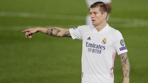 Toni Kroos vắng mặt dài hạn đang đẩy Real Madrid vào tình huống khó khăn.