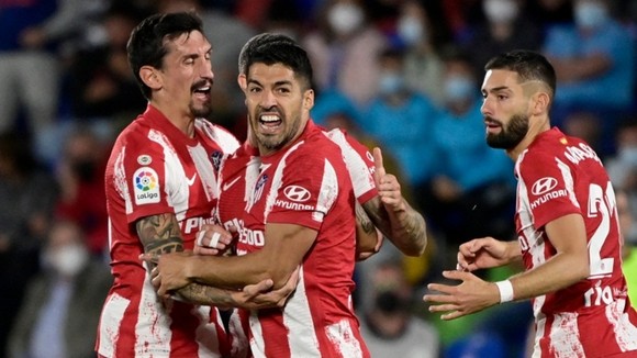 Luis Suarez tiếp tục chứng tỏ vai trò quan trọng bằng các bàn thắng.