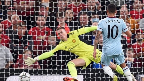 Manuel Lanzini hạ gục thủ môn Dean Henderson ghi bàn duy nhất cho West Ham.