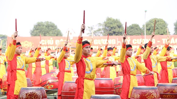 Sơ duyệt màn trình diễn trống hội trong chương trình Khát vọng - Tỏa sáng với sự tham gia của hàng trăm nghệ sĩ, diễn viên