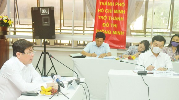 Chủ tịch UBND TPHCM Nguyễn Thành Phong chủ trì hội nghị duyệt các nội dung triển khai thực hiện nhiệm vụ năm 2021 của Sở Kế hoạch và Đầu tư TPHCM. Ảnh: CAO THĂNG