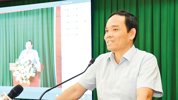 Phó Bí thư Thường trực Thành ủy TPHCM Trần Lưu Quang phát biểu tại hội nghị. Ảnh: VIỆT DŨNG