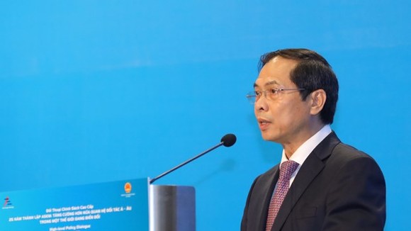 Bộ trưởng Bộ Ngoại giao Bùi Thanh Sơn phát biểu khai mạc. Ảnh: TTXVN