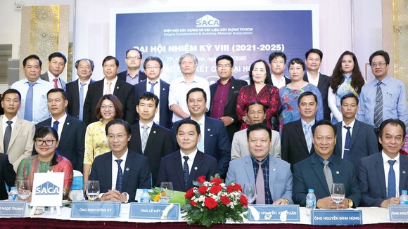 Ban chấp hành nhiệm kỳ VIII (2021-2025) của SACA trong buổi lễ ra mắt, ông Lê Viết Hải - Chủ tịch Hiệp hội (Hàng thứ nhất, người thứ ba từ trái sang)