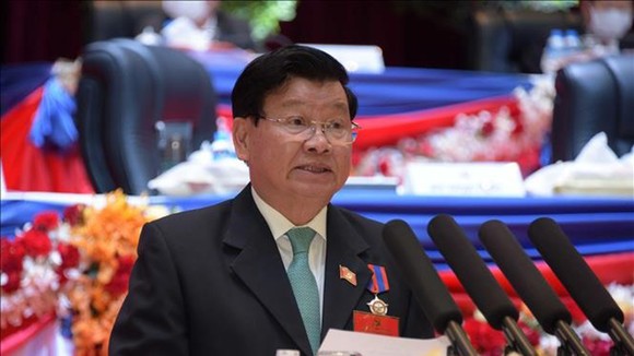 Tại Hội nghị trung ương lần thứ nhất, Ban Chấp hành Trung ương Đảng Nhân dân Cách mạng Lào khóa XI đã bầu đồng chí Thongloun Sisoulith giữ chức Tổng Bí thư. Ảnh: TTXVN