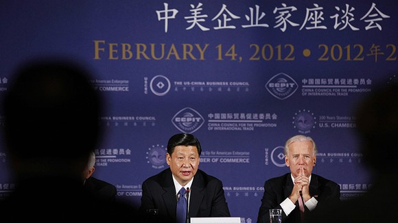 Chủ tịch TQ Tập Cận Bình và ông Joe Biden trong một sự kiện năm 2012. Ảnh: Reuters