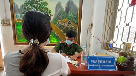 Chị N.T.T.M. trình báo tại cơ quan công an