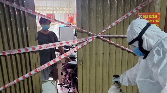 Bình oxy được nhóm của anh Huy đem đến tận nhà bệnh nhân