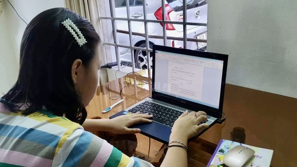 Trong mùa dịch bệnh, học sinh rất cần được thầy, cô đồng hành và hỗ trợ tâm lý. Ảnh: HOÀNG HÙNG