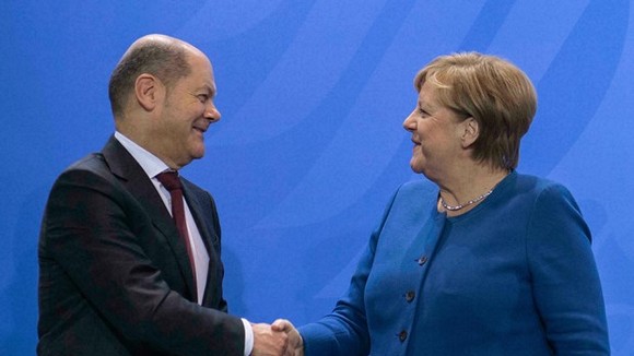 Thủ tướng Đức Angela Merkel và ông Olaf Scholz
